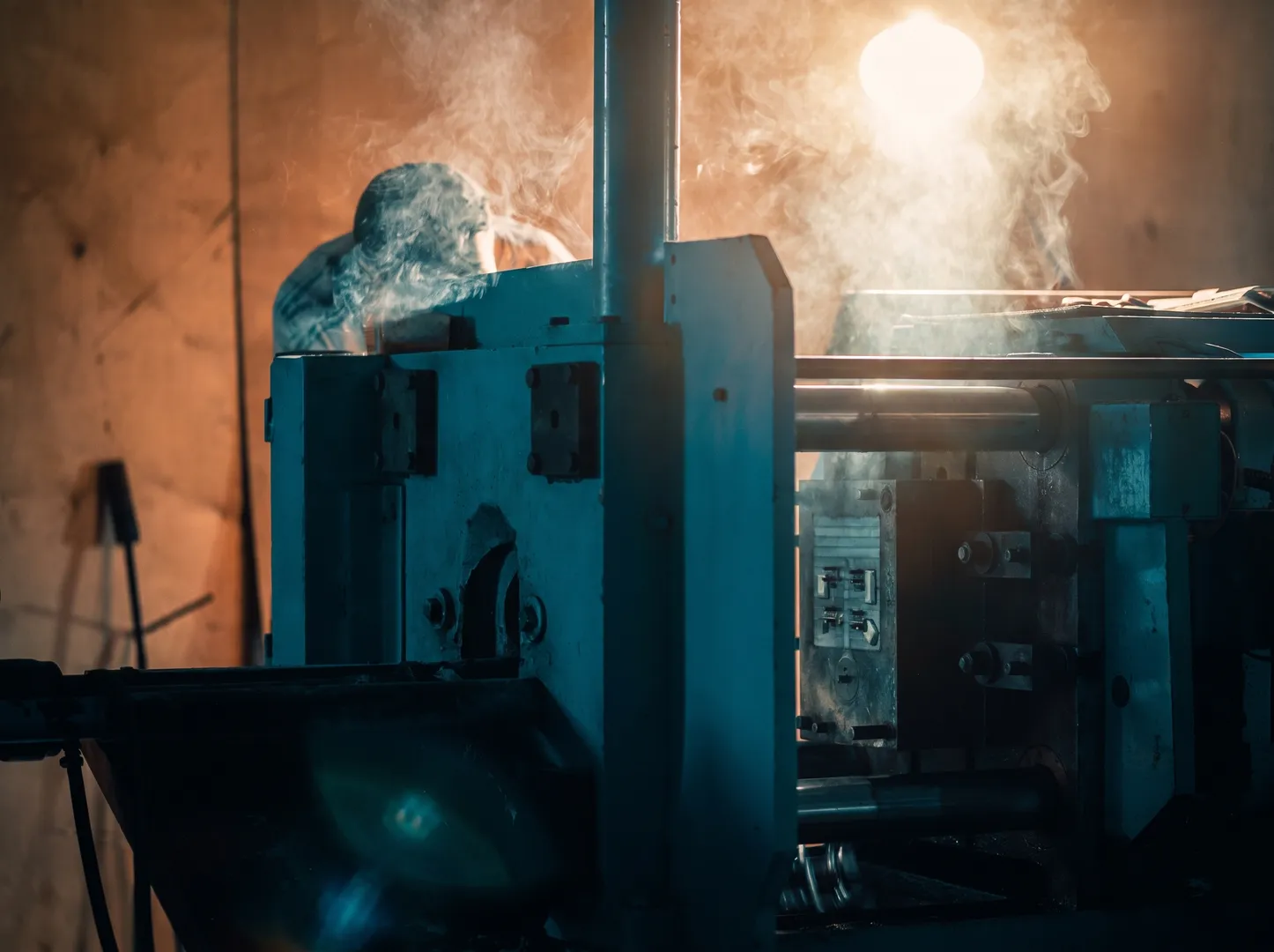 خط إنتاج المصنع وماكينة CNC